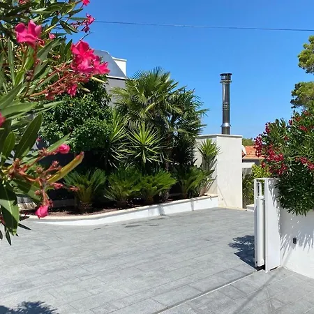 Villa Luxury Seafront Supreme With Private Pool, Jacuzzi, Sauna And Gym At The Beach In - Brac