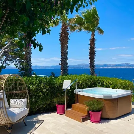 Luxury Seafront Supreme With Private Pool, Jacuzzi, Sauna And Gym At The Beach In - Brac *