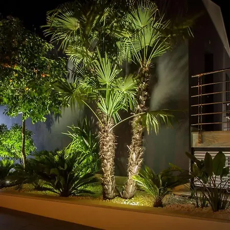 Villa Luxury Seafront Supreme With Private Pool, Jacuzzi, Sauna And Gym At The Beach In - Brac Sutivan