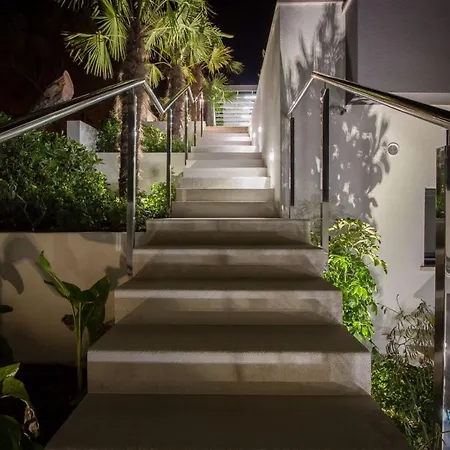 Villa Luxury Seafront Supreme With Private Pool, Jacuzzi, Sauna And Gym At The Beach In - Brac *