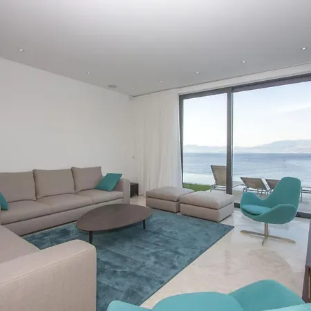 Luxury Seafront Supreme With Private Pool, Jacuzzi, Sauna And Gym At The Beach In - Brac *