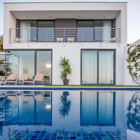 Villa Luxury Seafront Supreme With Private Pool, Jacuzzi, Sauna And Gym At The Beach In - Brac