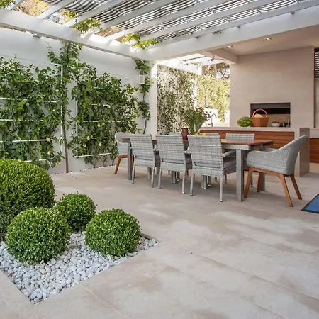 Luxury Seafront Supreme With Private Pool, Jacuzzi, Sauna And Gym At The Beach In - Brac