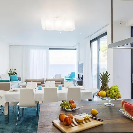 Luxury Seafront Supreme With Private Pool, Jacuzzi, Sauna And Gym At The Beach In - Brac Villa Sutivan
