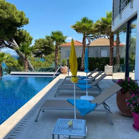 빌라 Luxury Seafront Supreme With Private Pool, Jacuzzi, Sauna And Gym At The Beach In - Brac