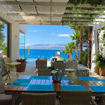 Luxury Seafront Supreme With Private Pool, Jacuzzi, Sauna And Gym At The Beach In - Brac 빌라 수티반