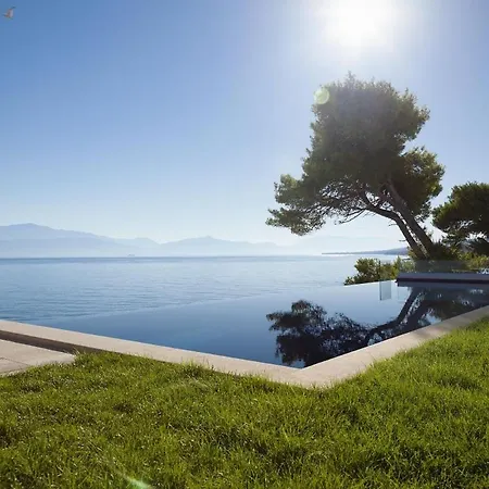 Luxury Seafront Supreme With Private Pool, Jacuzzi, Sauna And Gym At The Beach In - Brac * 수티반