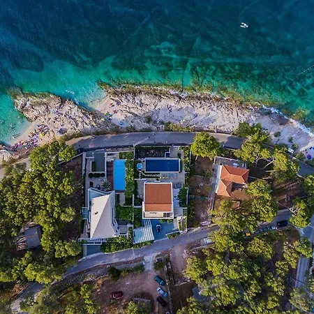 Luxury Seafront Supreme With Private Pool, Jacuzzi, Sauna And Gym At The Beach In - Brac *