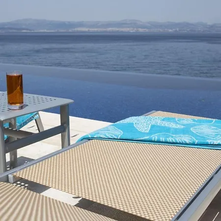 Luxury Seafront Supreme With Private Pool, Jacuzzi, Sauna And Gym At The Beach In - Brac 수티반