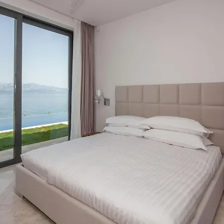 Luxury Seafront Supreme With Private Pool, Jacuzzi, Sauna And Gym At The Beach In - Brac 빌라 수티반