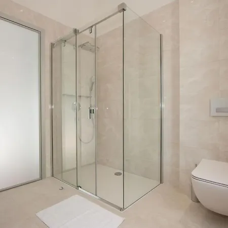 Luxury Seafront Supreme With Private Pool, Jacuzzi, Sauna And Gym At The Beach In - Brac 빌라 *