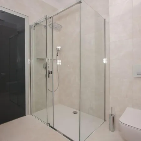 Luxury Seafront Supreme With Private Pool, Jacuzzi, Sauna And Gym At The Beach In - Brac 빌라 수티반
