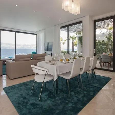 Luxury Seafront Supreme With Private Pool, Jacuzzi, Sauna And Gym At The Beach In - Brac