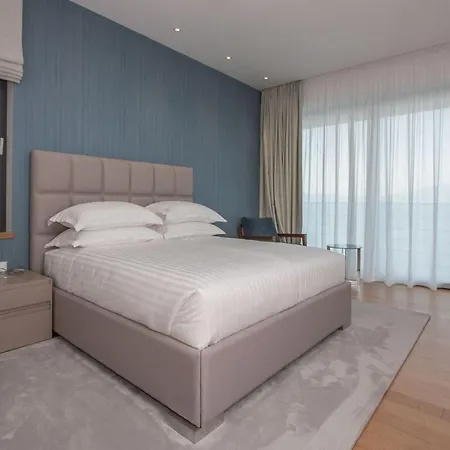 빌라 Luxury Seafront Supreme With Private Pool, Jacuzzi, Sauna And Gym At The Beach In - Brac