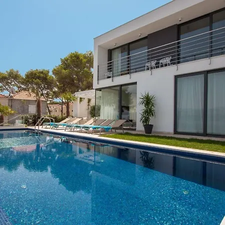 Luxury Seafront Supreme With Private Pool, Jacuzzi, Sauna And Gym At The Beach In - Brac 빌라