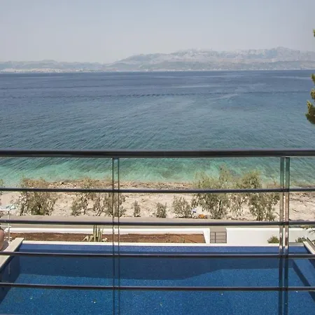 Luxury Seafront Supreme With Private Pool, Jacuzzi, Sauna And Gym At The Beach In - Brac *