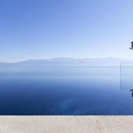 Luxury Seafront Supreme With Private Pool, Jacuzzi, Sauna And Gym At The Beach In - Brac 빌라 *