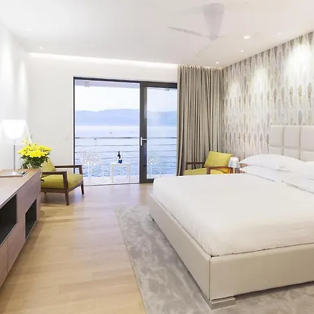 빌라 Luxury Seafront Supreme With Private Pool, Jacuzzi, Sauna And Gym At The Beach In - Brac 수티반