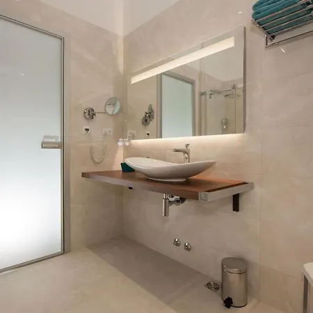 빌라 Luxury Seafront Supreme With Private Pool, Jacuzzi, Sauna And Gym At The Beach In - Brac